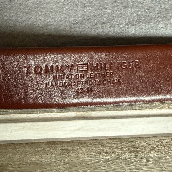 Tommy Hilfiger Rich Brown Soft and flexible Imitation Leather Belt 52 inches - Picture 5 of 9